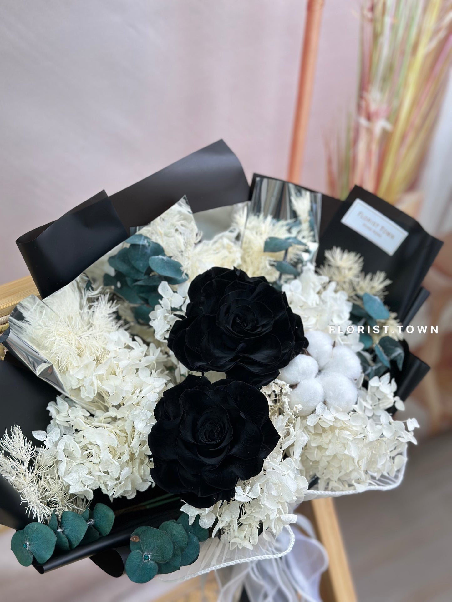 Forever Love系列丨黑玫瑰繡球花束(M Size)