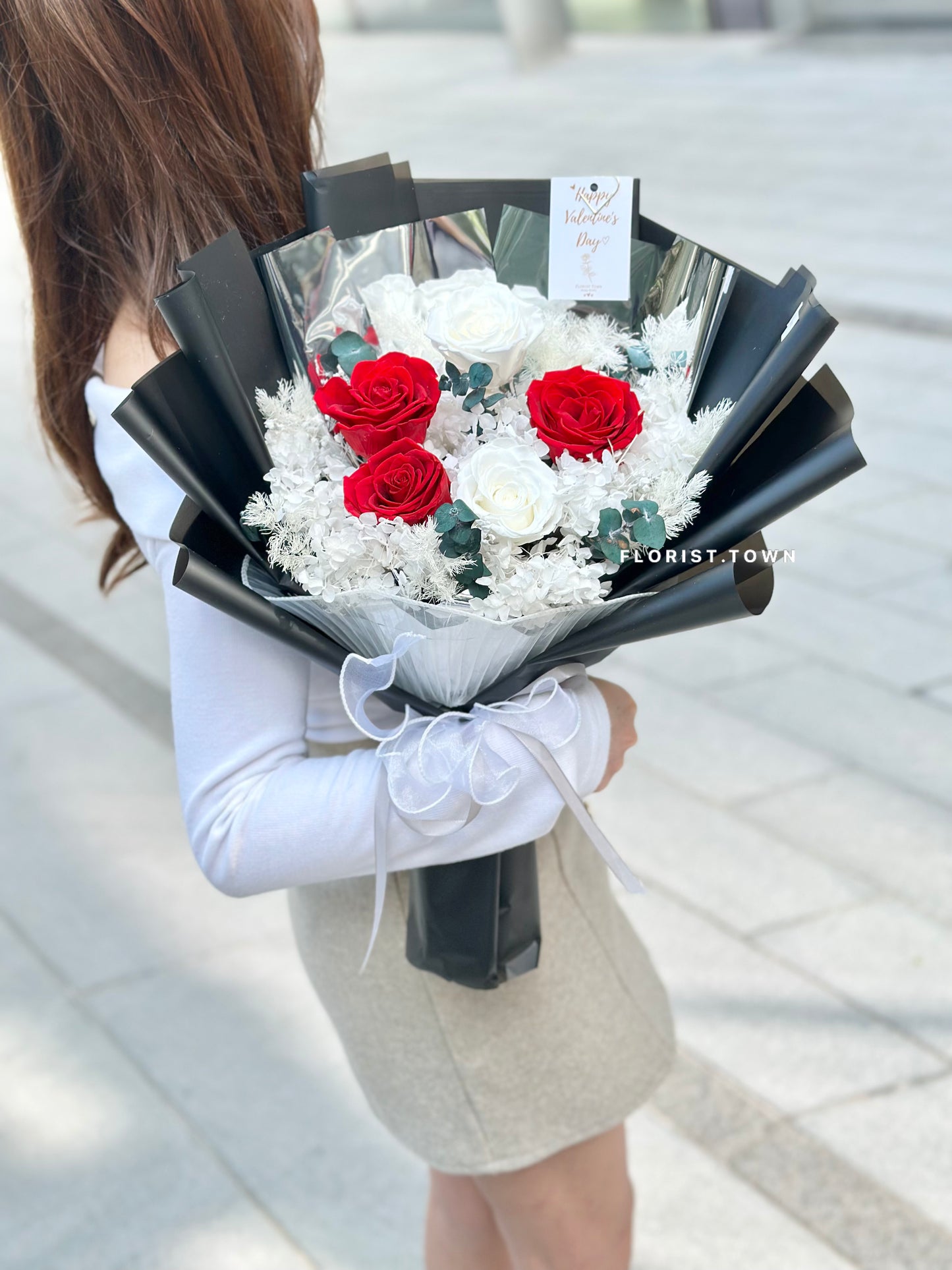 經典紅白玫瑰繡球花束(L Size)
