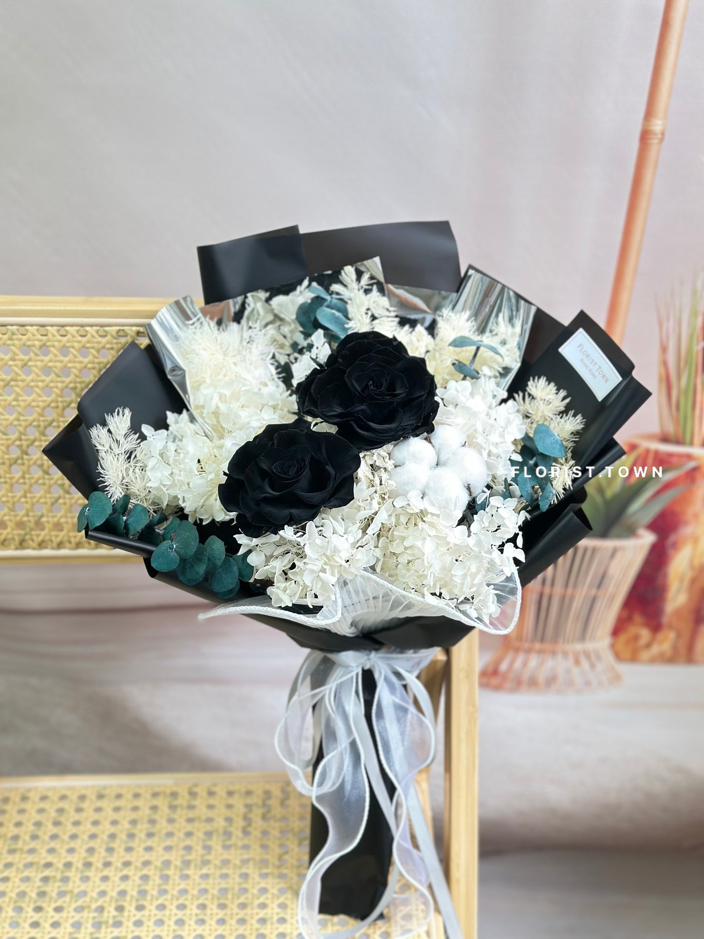 Forever Love系列丨黑玫瑰繡球花束（M Size）