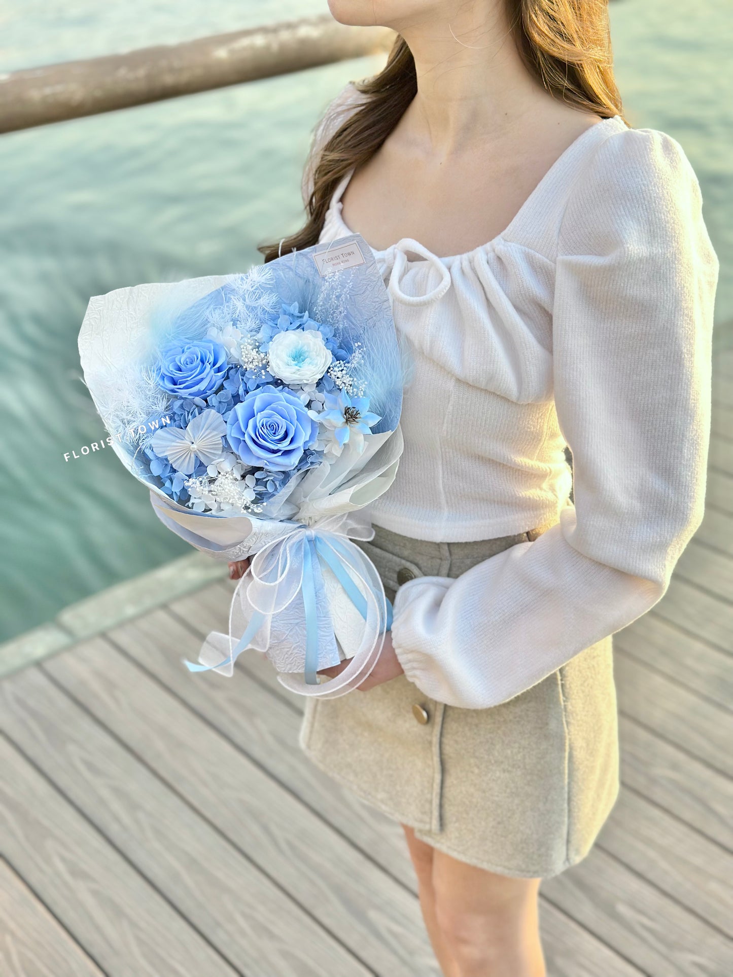 情人節溫柔藍玫瑰禮盒花束（M Size）