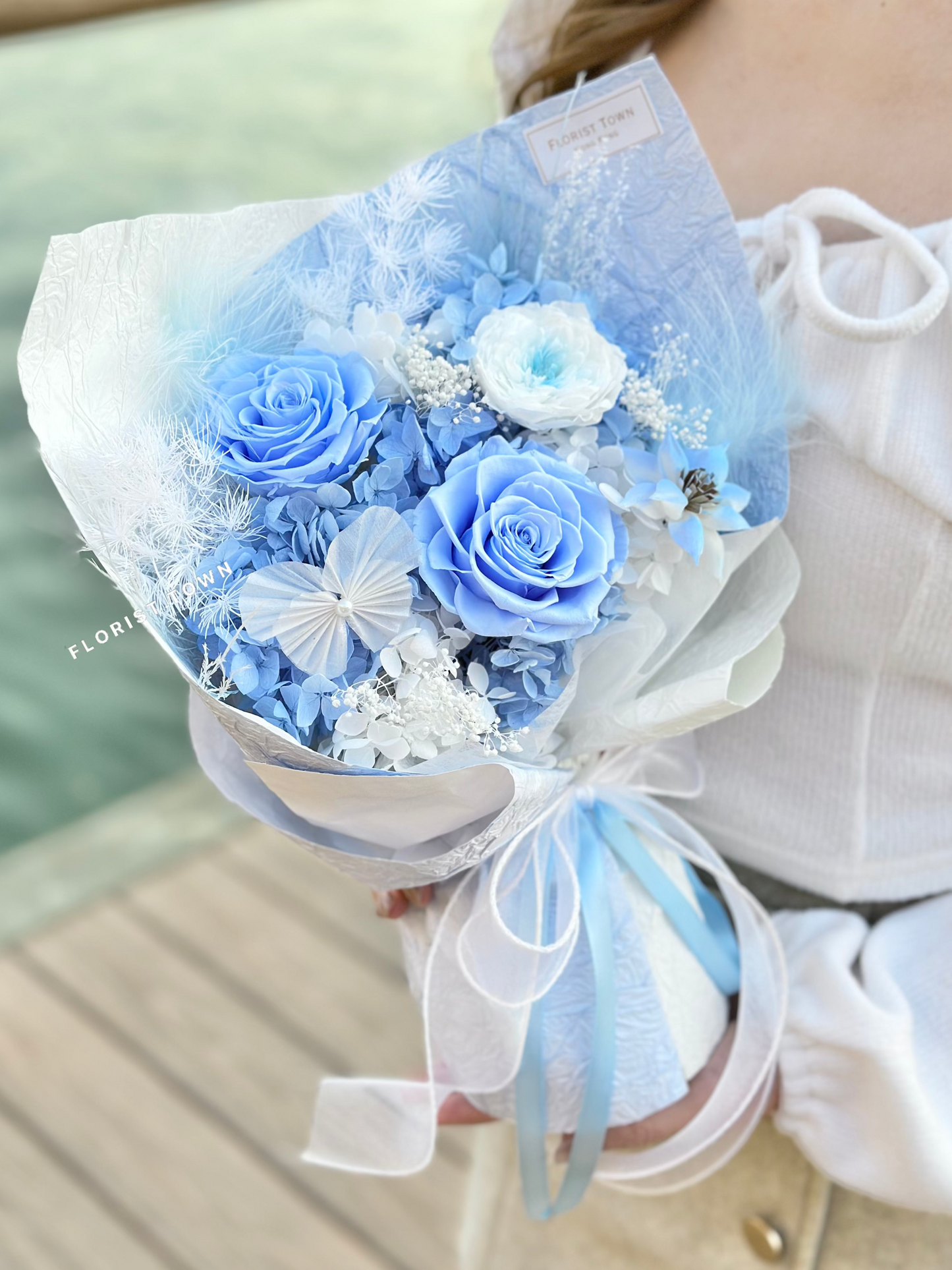 情人節溫柔藍玫瑰禮盒花束（M Size）