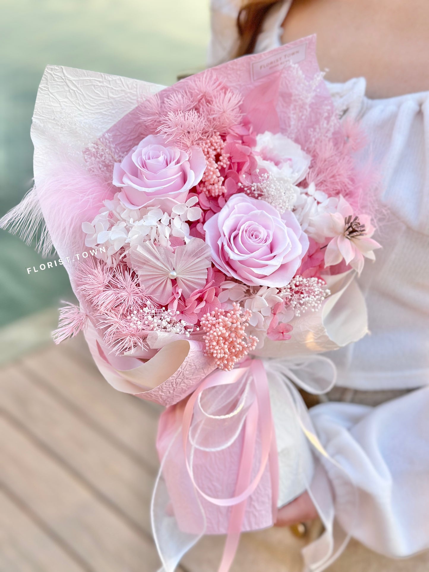 情人節甜蜜粉玫瑰禮盒花束（M Size）