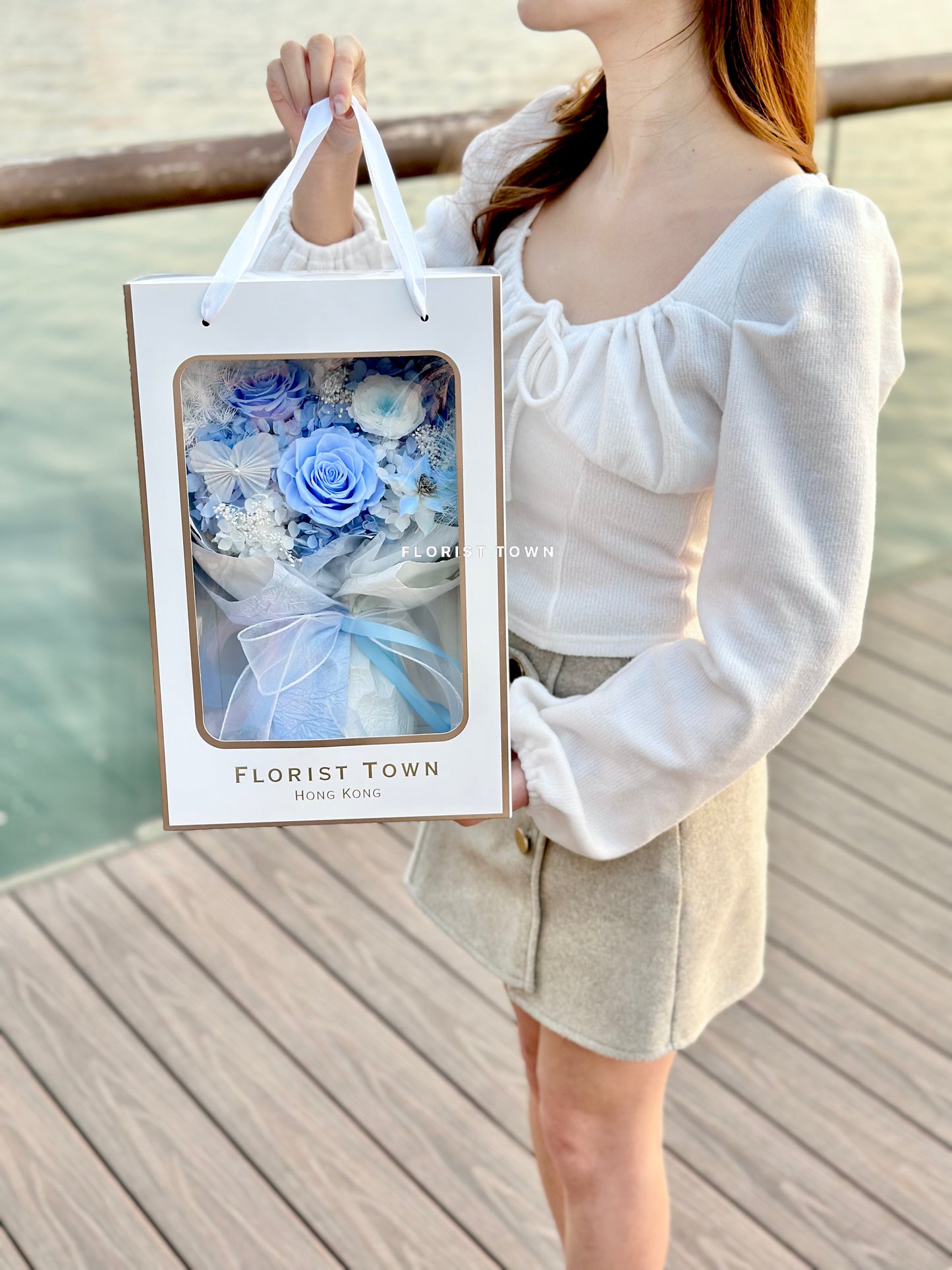 情人節溫柔藍玫瑰禮盒花束（M Size）