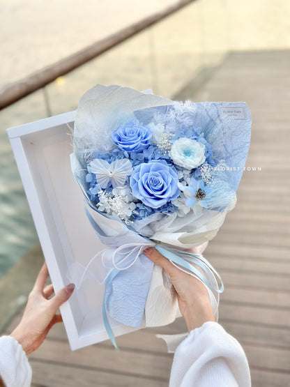 情人節溫柔藍玫瑰禮盒花束（M Size）