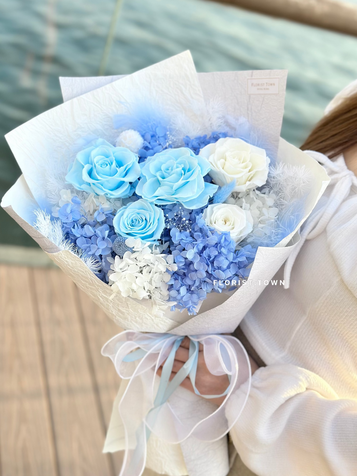 情人節溫柔藍玫瑰花束（L Size）