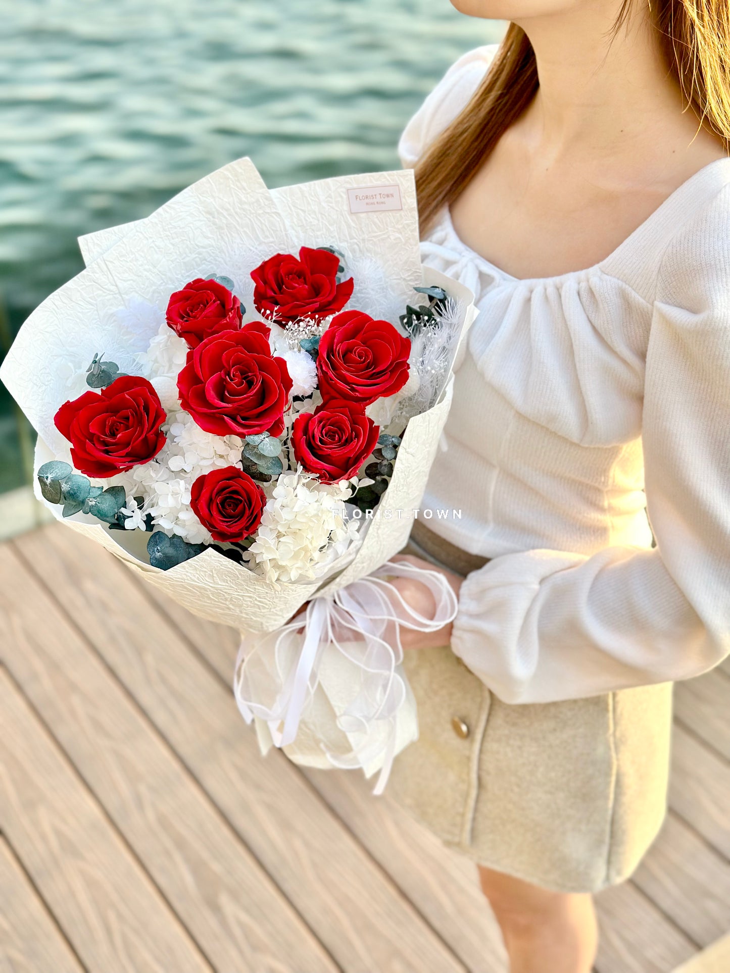 情人節經典紅玫瑰花束（L Size） 白花紙